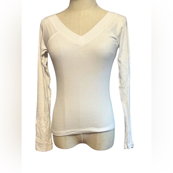 Urban Outfitters BDG Shannen Slinky V-Neck Long Sleeve T-Shirt White - Picture 4 of 7